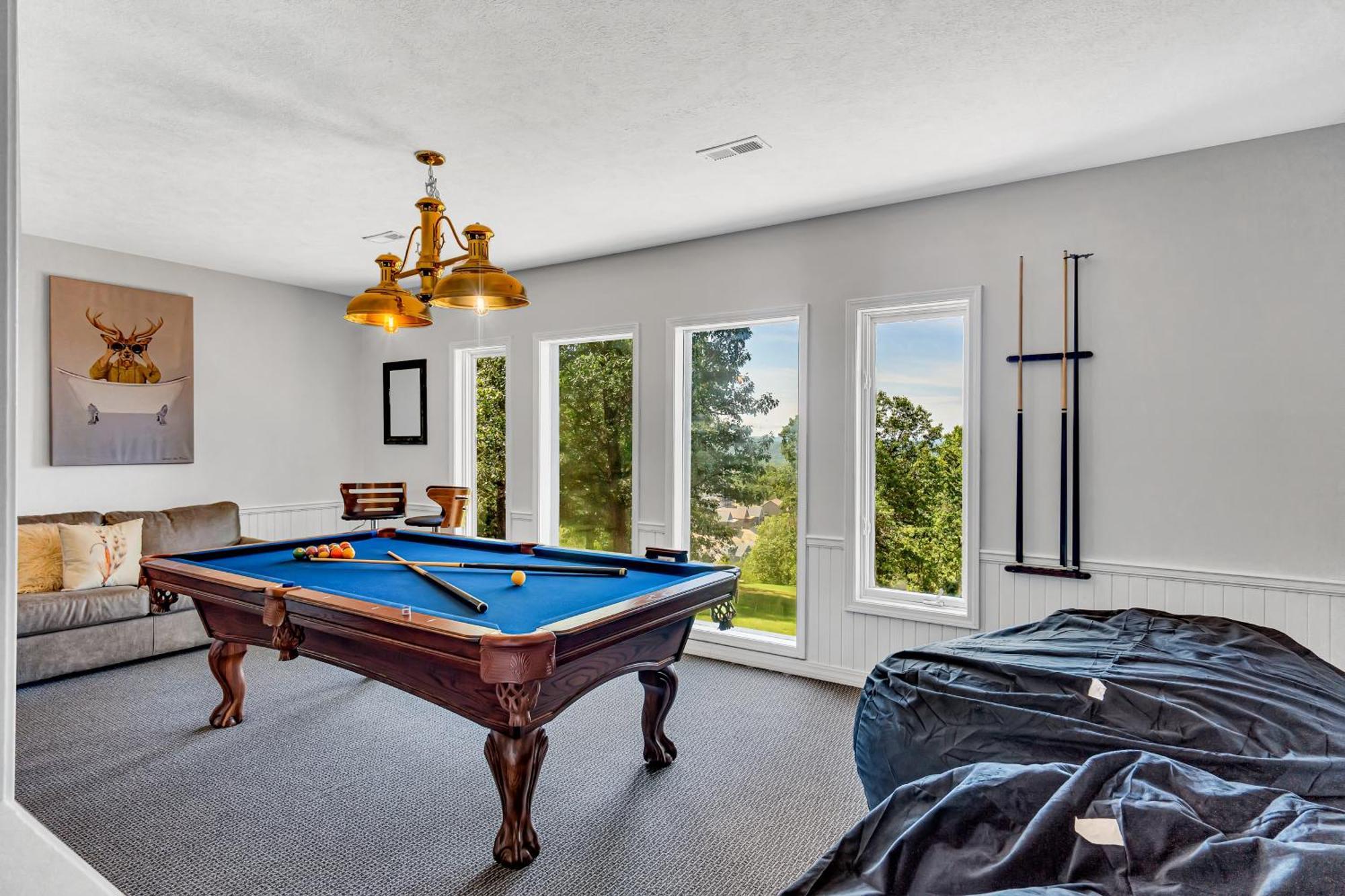 Tablerock Views, Private Outdoor Pool, Karaoke/games-2 Kitchens! Secluded On A Few Acres! *