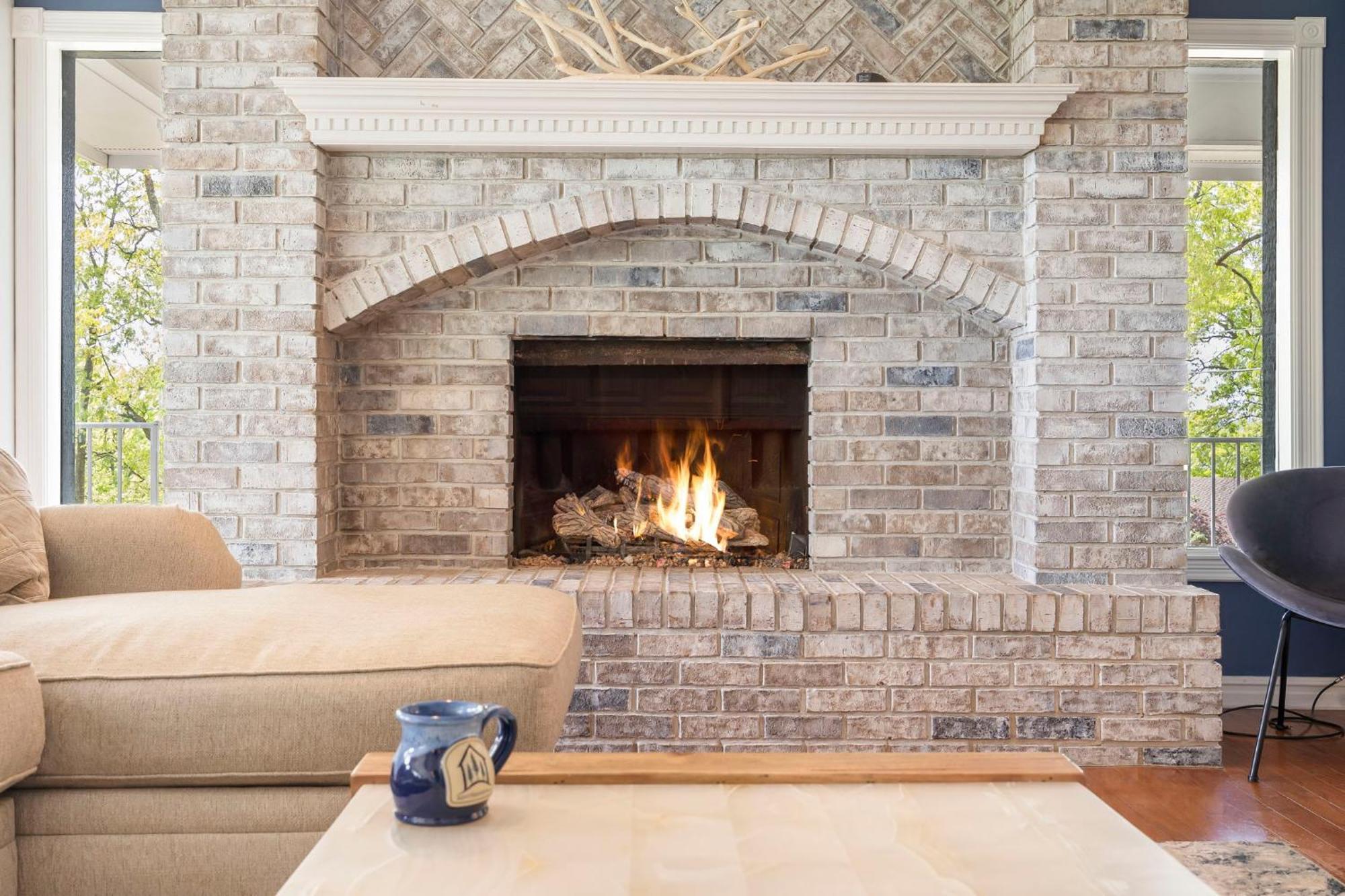 Tablerock Views, Private Outdoor Pool, Karaoke/games-2 Kitchens! Secluded On A Few Acres!