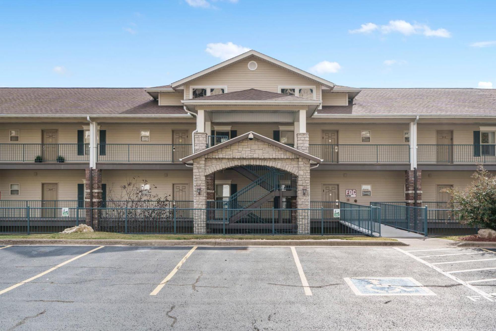 2 Bedroom 0condo W Deck & Wooded Views-free Attraction Tickets-close To State Park Marina Branson