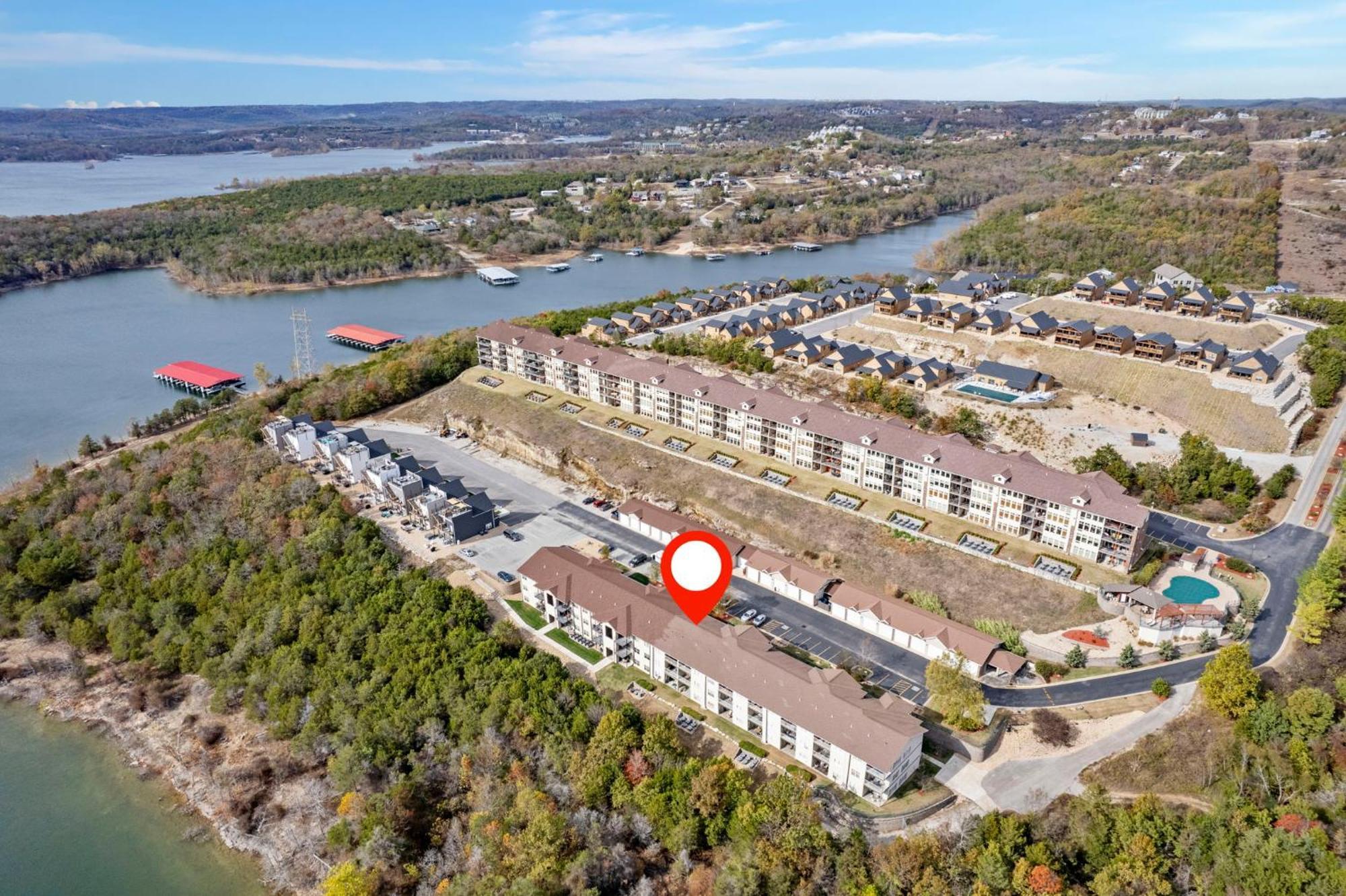 Holiday home 2 Bedroom 0condo W Deck & Wooded Views-free Attraction Tickets-close To State Park Marina Branson