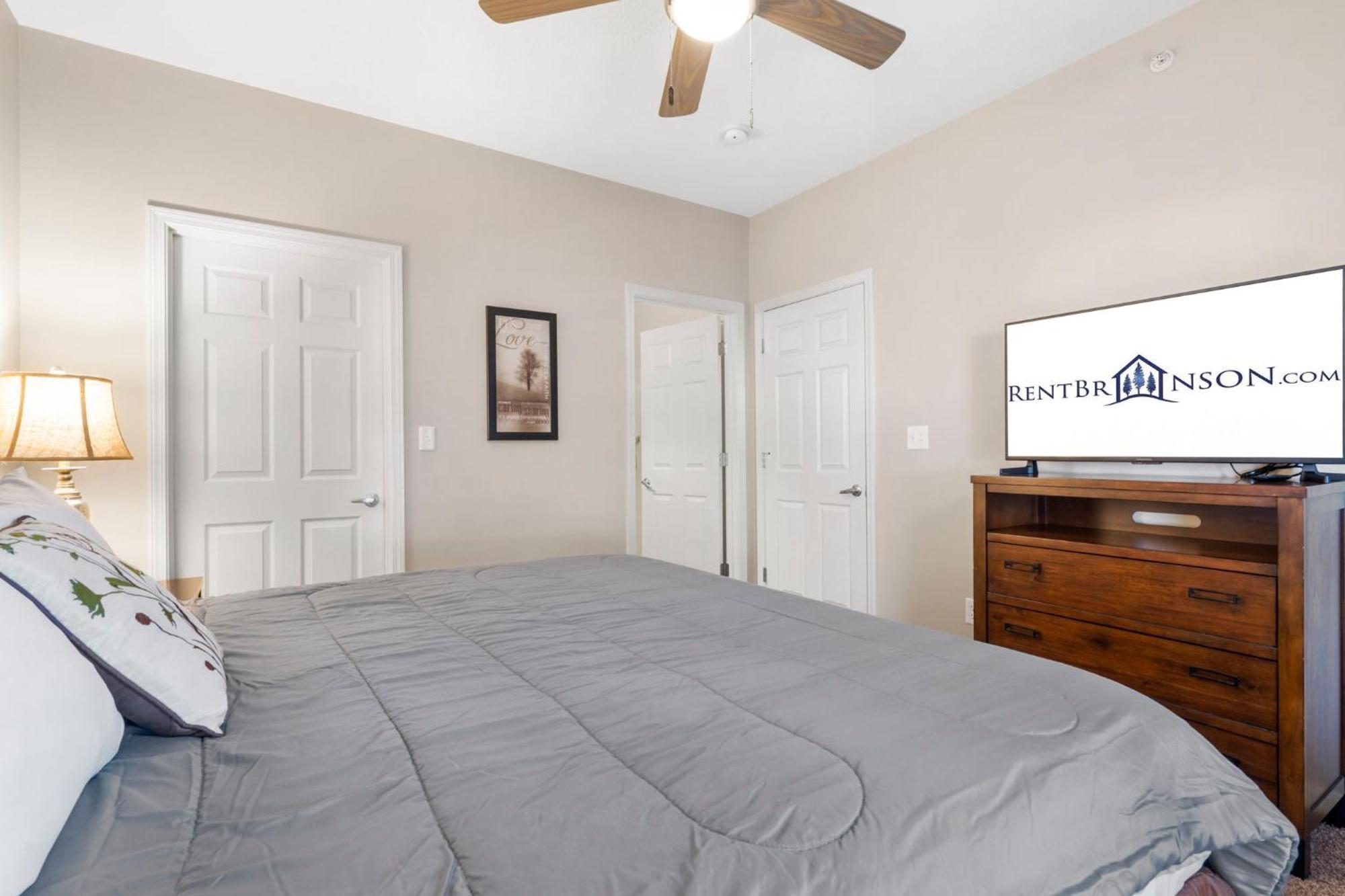 2 Bedroom 0condo W Deck & Wooded Views-free Attraction Tickets-close To State Park Marina Holiday home