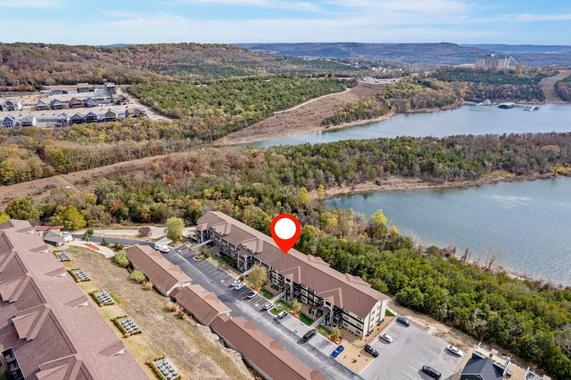2 Bedroom 0condo W Deck & Wooded Views-free Attraction Tickets-close To State Park Marina * Branson