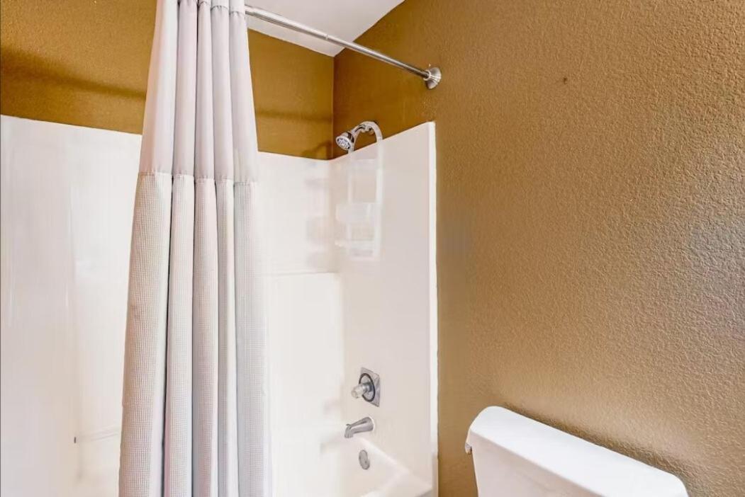 Apartment Fall Creek 34-7, Screened Porch, Pet Friendly, Great Location