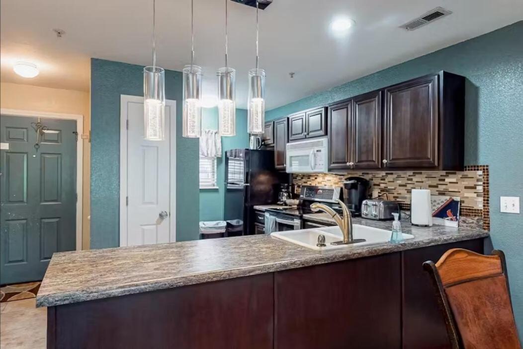 Fall Creek 34-7, Screened Porch, Pet Friendly, Great Location Apartment *