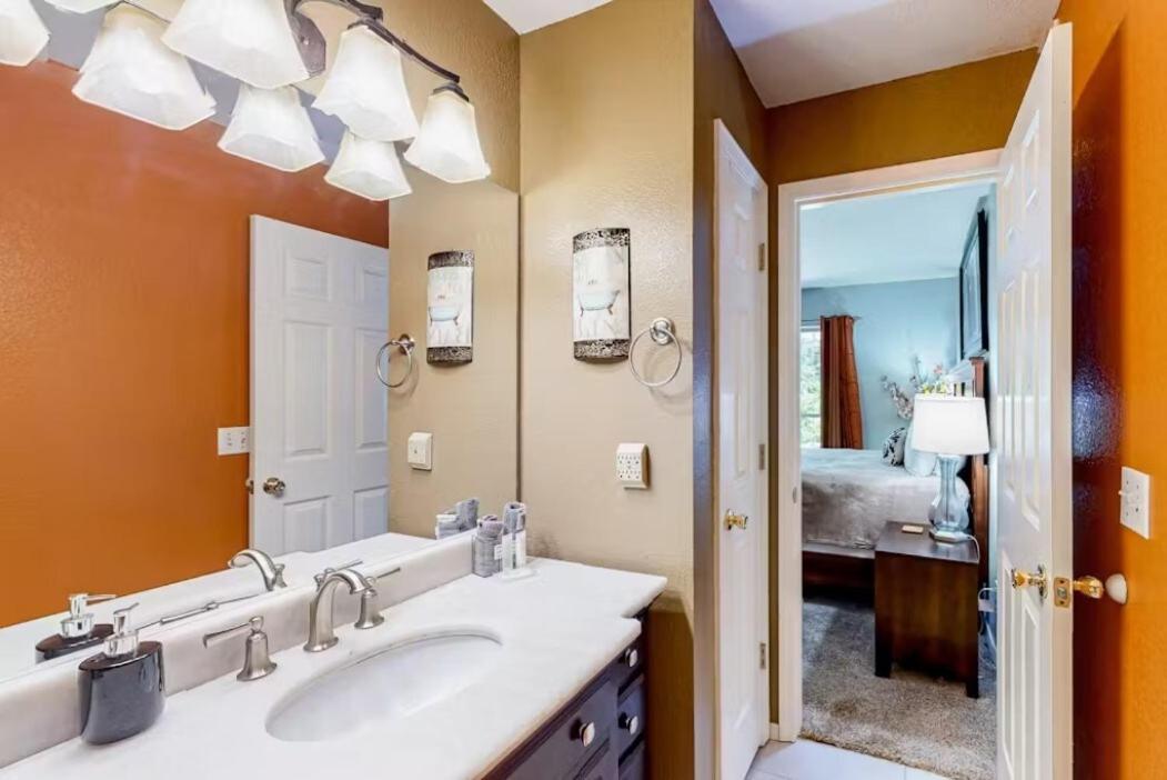 Apartment Fall Creek 34-7, Screened Porch, Pet Friendly, Great Location Branson