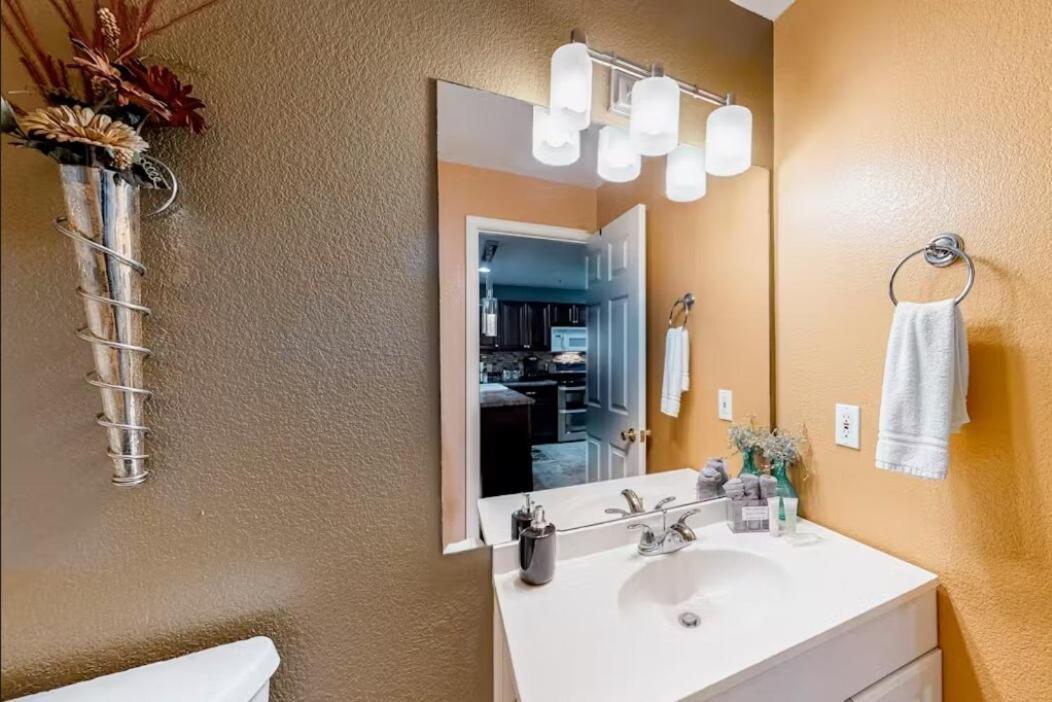 Fall Creek 34-7, Screened Porch, Pet Friendly, Great Location Apartment