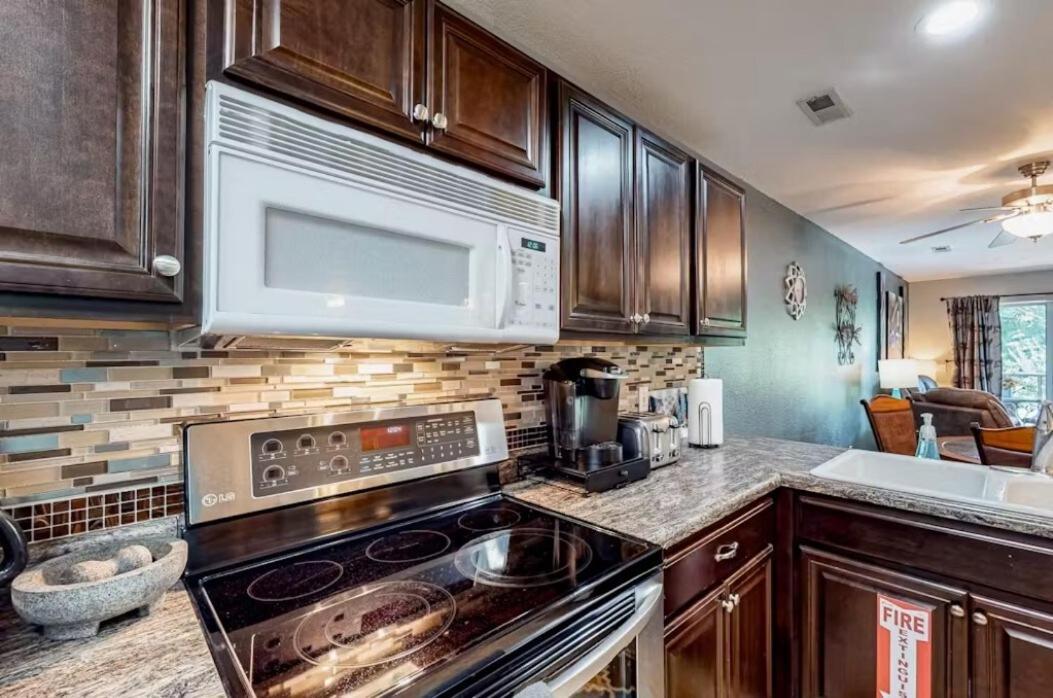 Fall Creek 34-7, Screened Porch, Pet Friendly, Great Location Apartment *