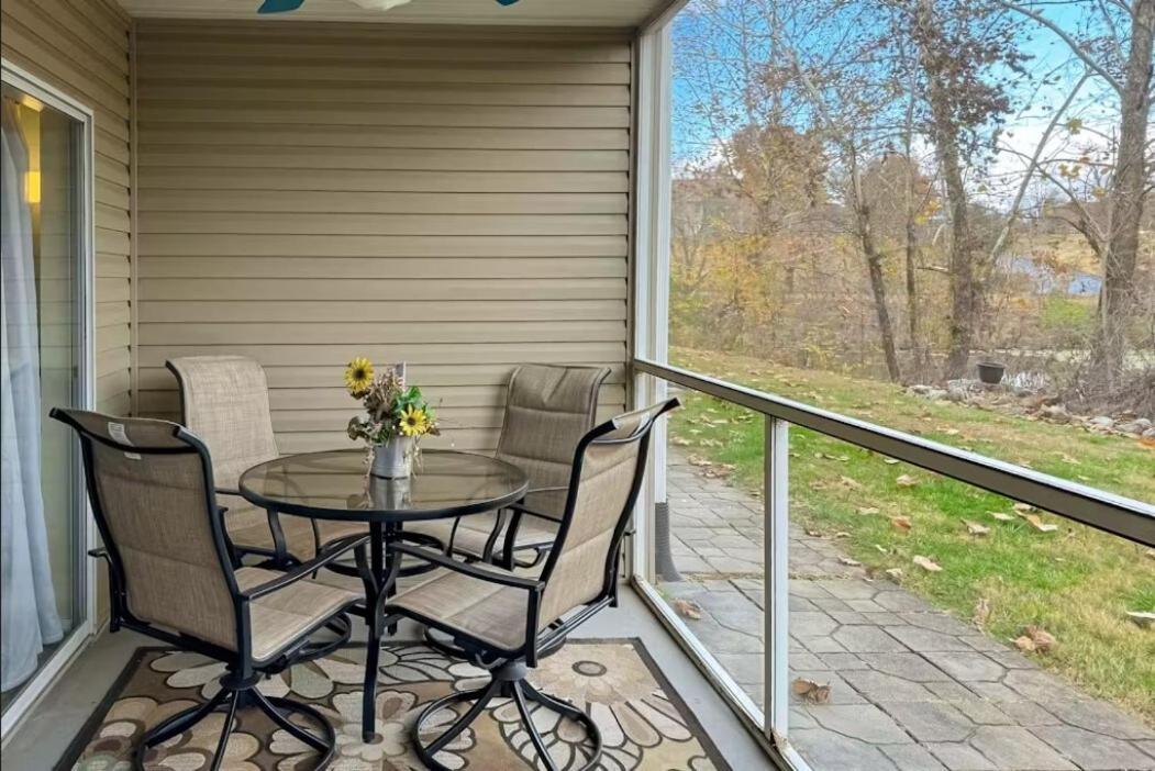 Apartment Fall Creek 34-7, Screened Porch, Pet Friendly, Great Location