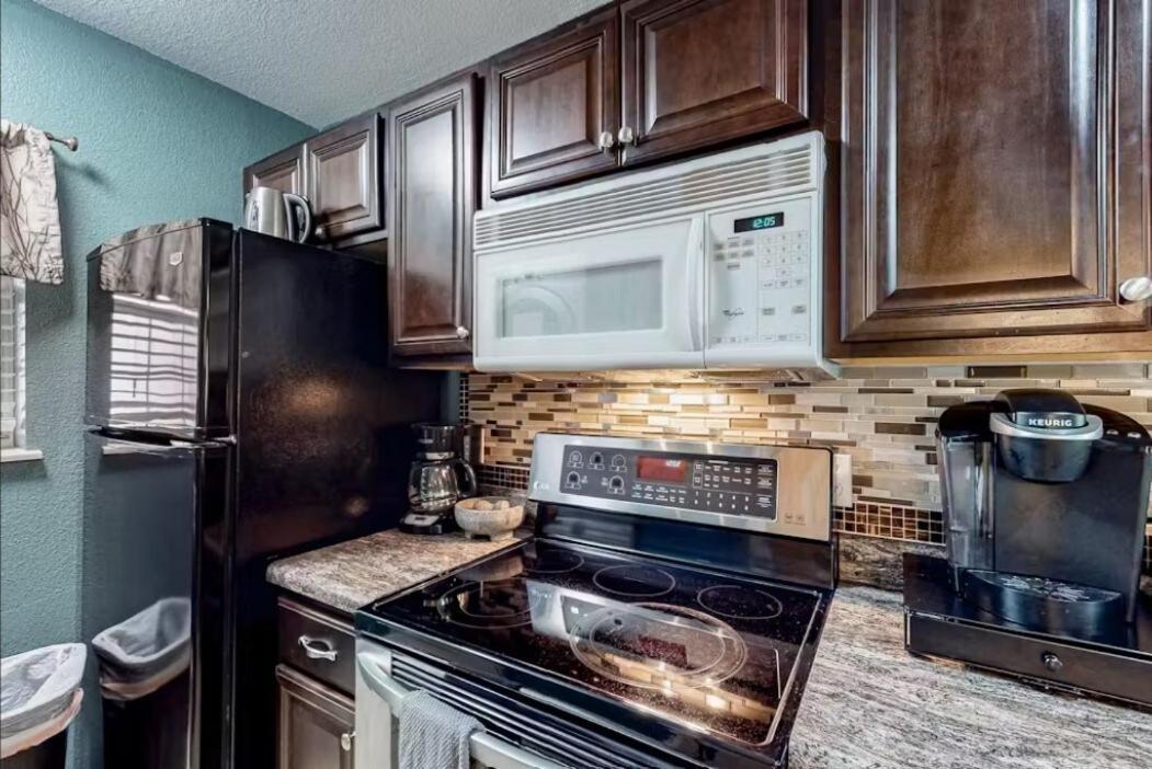 Fall Creek 34-7, Screened Porch, Pet Friendly, Great Location Apartment *