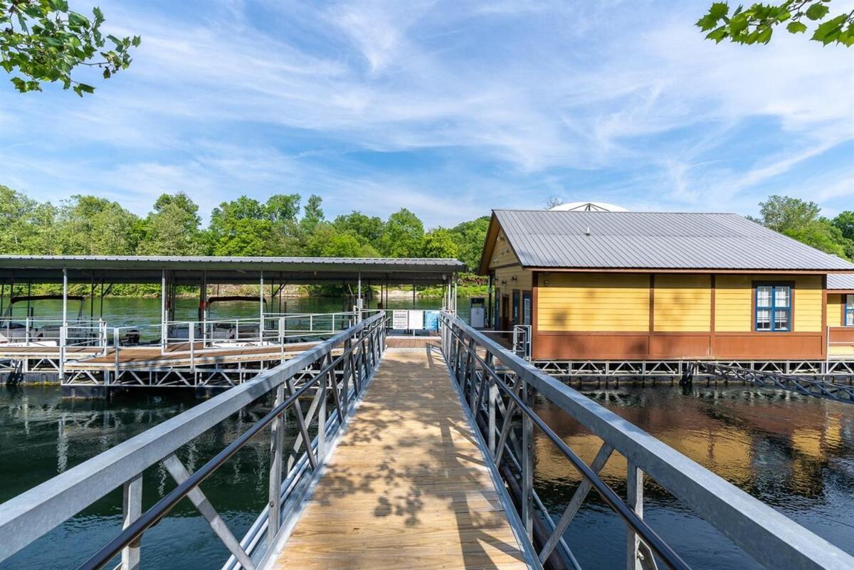 Fall Creek 34-7, Screened Porch, Pet Friendly, Great Location * Branson