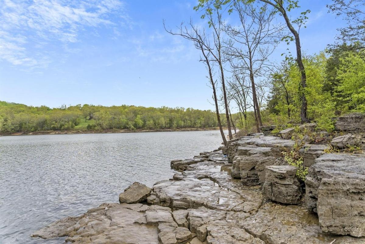The Cove 21-3 By Sdc, Big Deck, Pool, Hot Tub, By Lake, No Stairs Branson