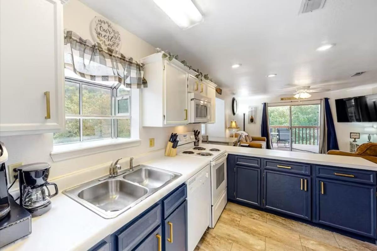 The Cove 21-3 By Sdc, Big Deck, Pool, Hot Tub, By Lake, No Stairs Apartment *