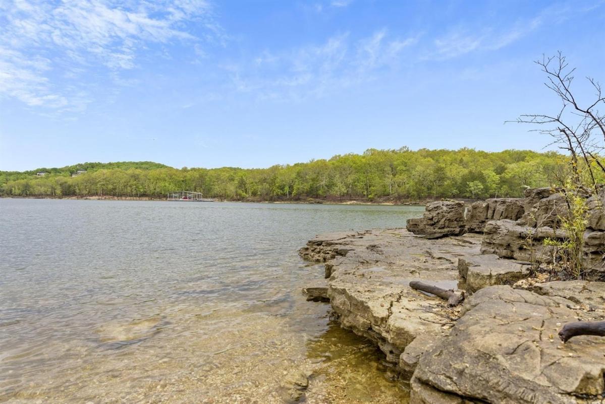 The Cove 21-3 By Sdc, Big Deck, Pool, Hot Tub, By Lake, No Stairs Apartment Branson