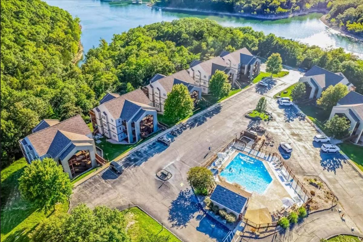 The Cove 21-3 By Sdc, Big Deck, Pool, Hot Tub, By Lake, No Stairs Apartment *