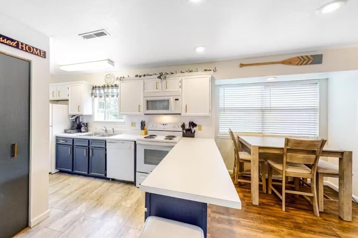 Apartment The Cove 21-3 By Sdc, Big Deck, Pool, Hot Tub, By Lake, No Stairs