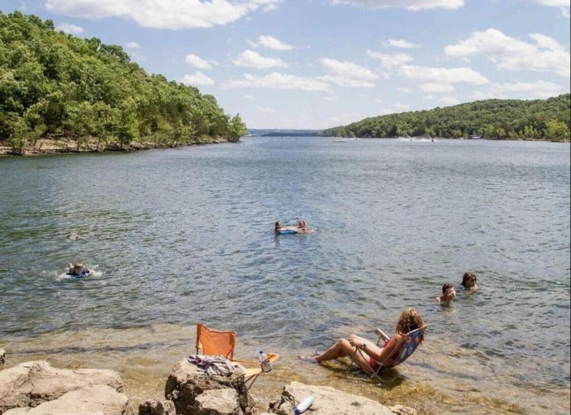 The Cove 21-3 By Sdc, Big Deck, Pool, Hot Tub, By Lake, No Stairs Apartment Branson