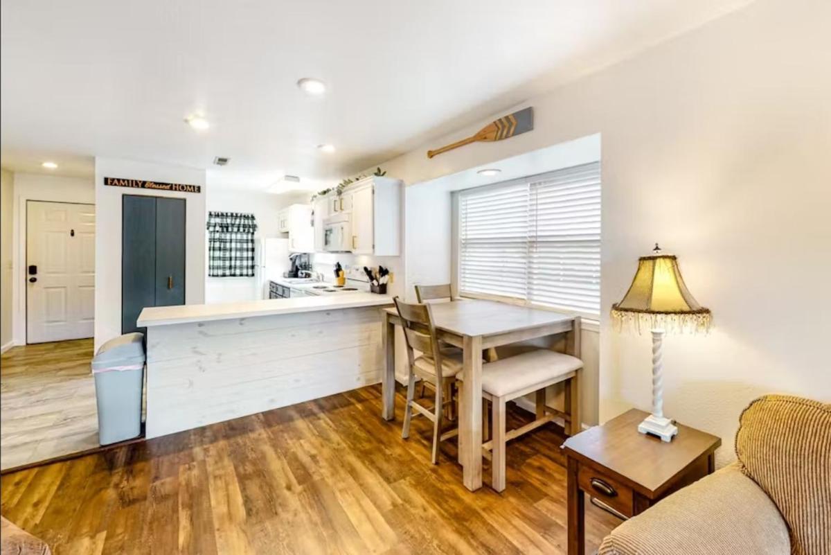 The Cove 21-3 By Sdc, Big Deck, Pool, Hot Tub, By Lake, No Stairs Apartment Branson