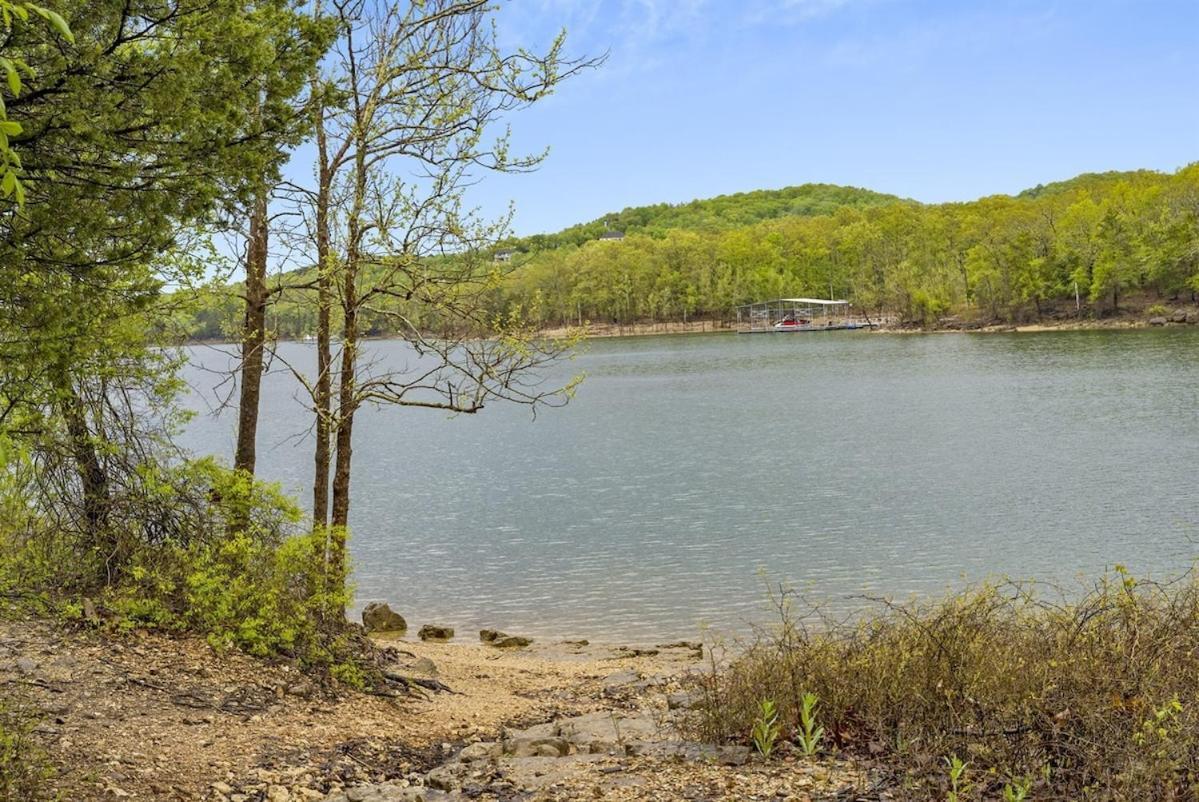 The Cove 21-3 By Sdc, Big Deck, Pool, Hot Tub, By Lake, No Stairs Apartment Branson