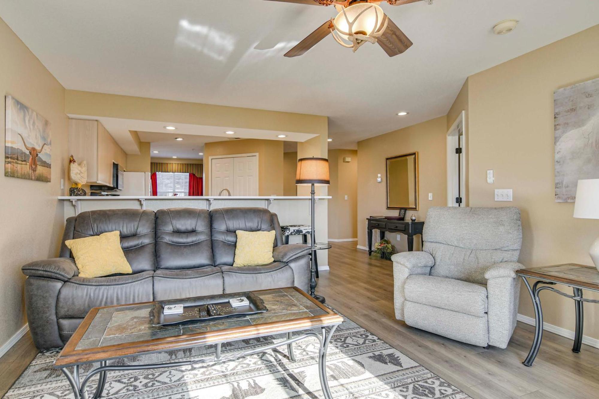 Sunroom With Golf Views Condo! Apartment