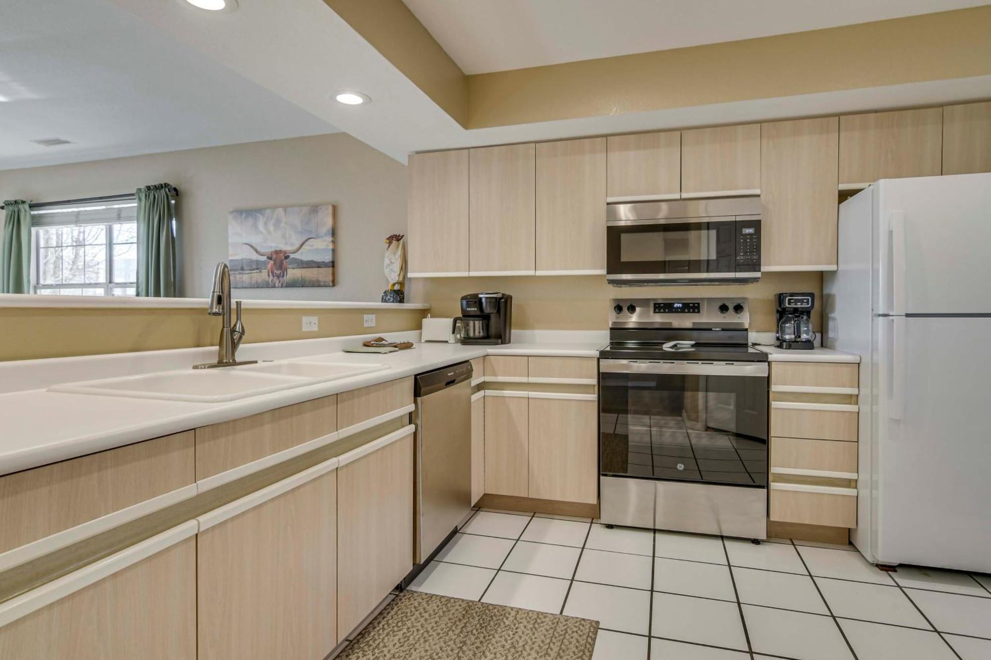 Sunroom With Golf Views Condo! Apartment Branson