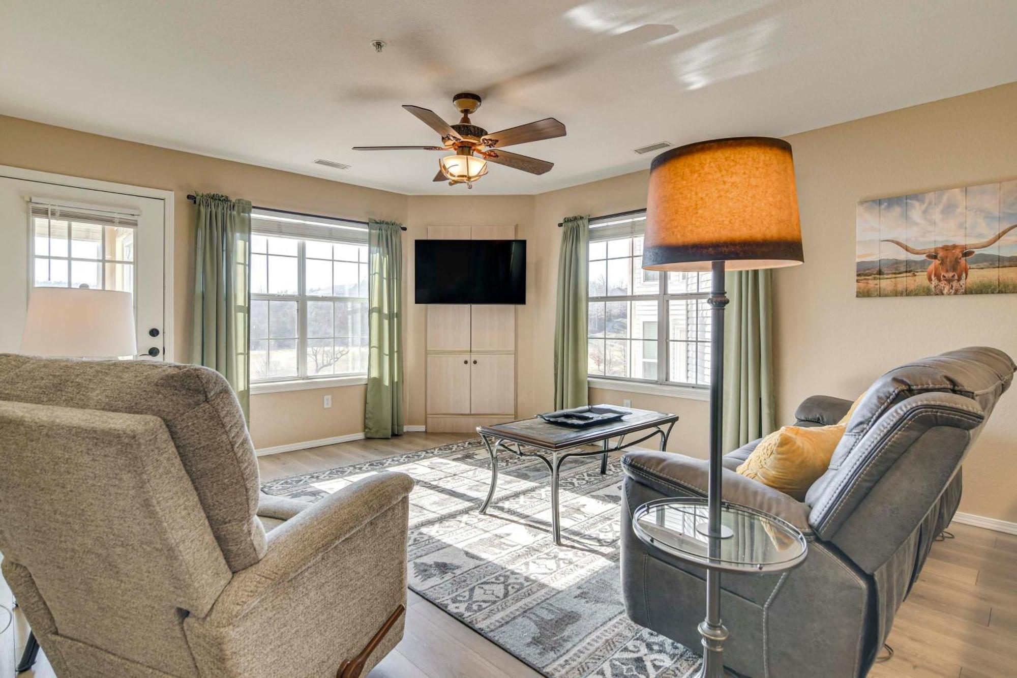 Sunroom With Golf Views Condo!