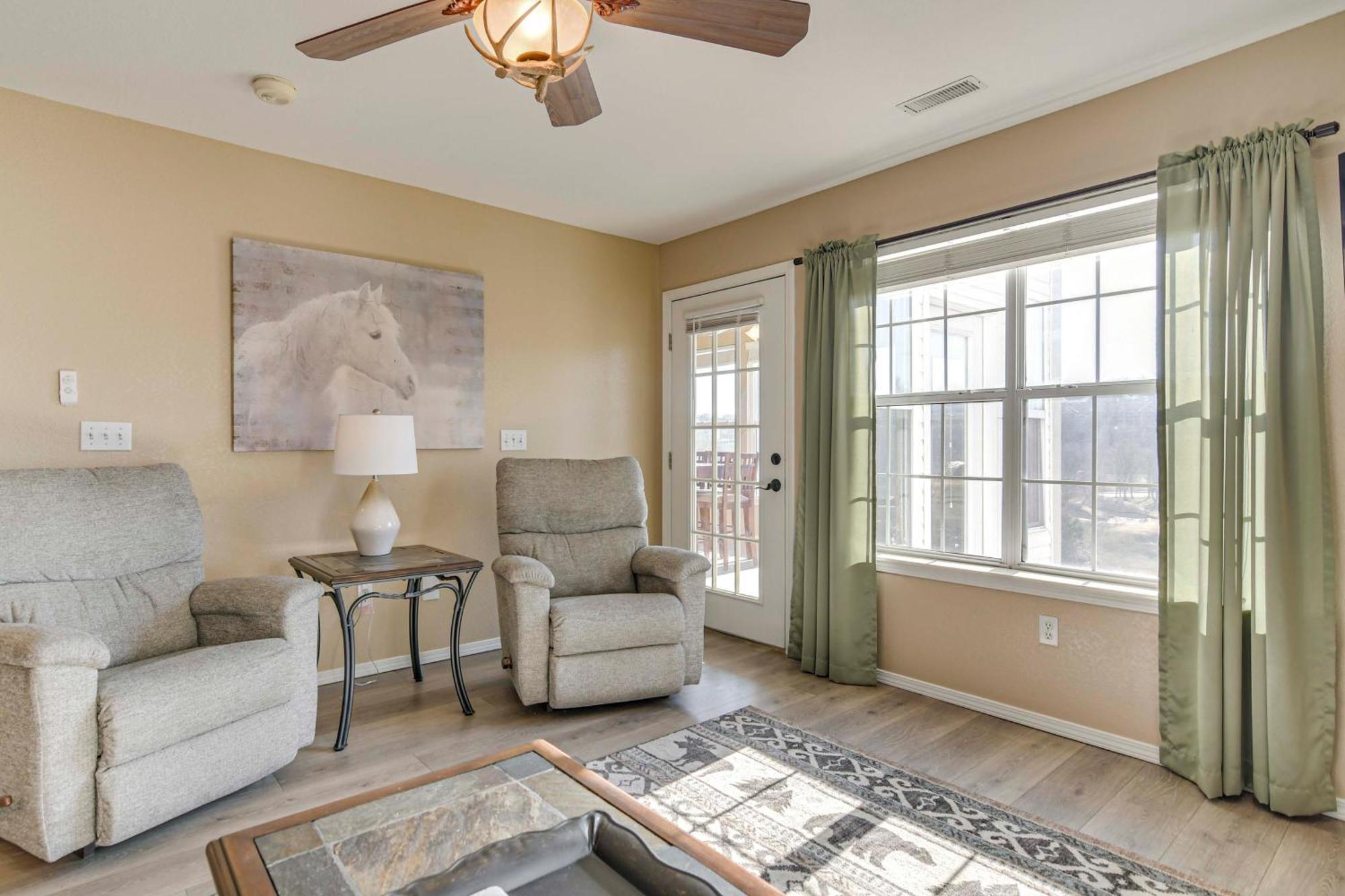 Sunroom With Golf Views Condo! Apartment
