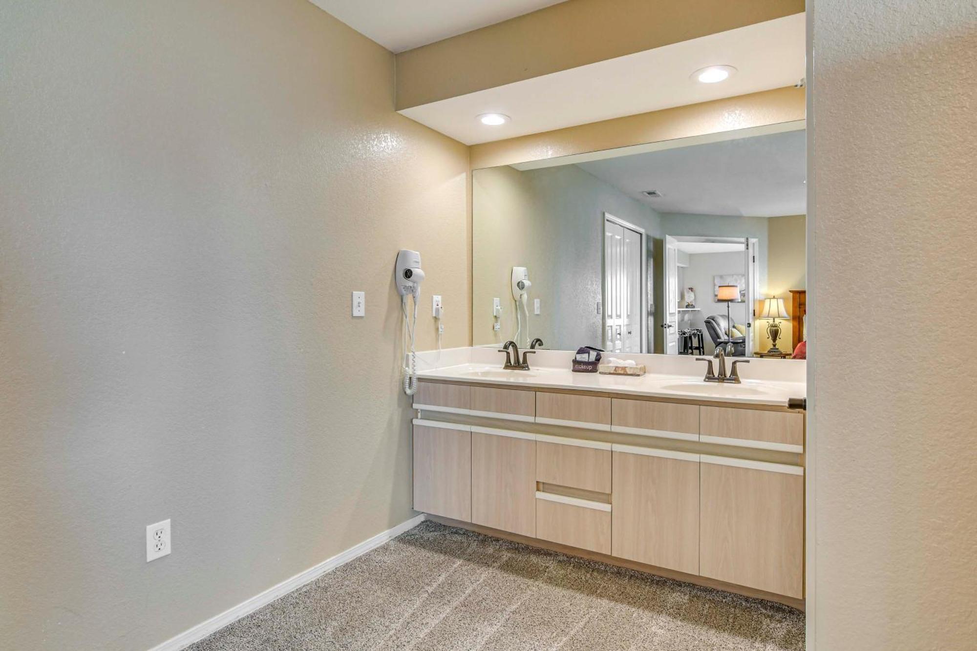 Sunroom With Golf Views Condo! Apartment Branson