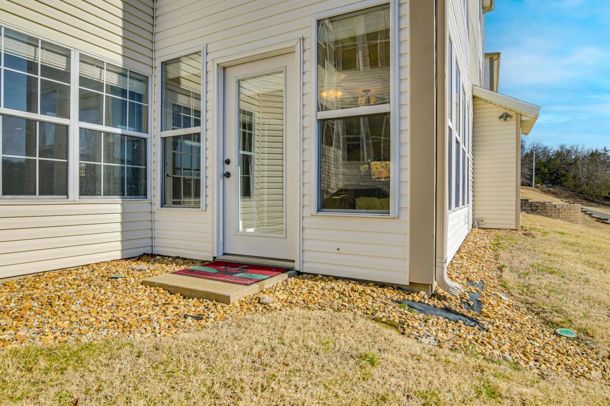 Apartment Sunroom With Golf Views Condo! *