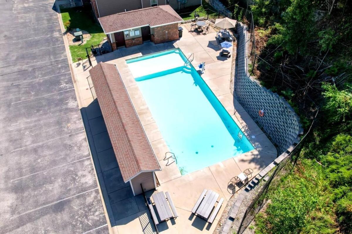 Apartment 3 Bedroom Vy2903-6, Sleeps 11, Between Strip & Sdc Branson