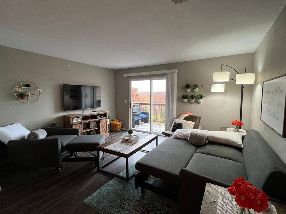 3 Bedroom Vy2903-6, Sleeps 11, Between Strip & Sdc Apartment