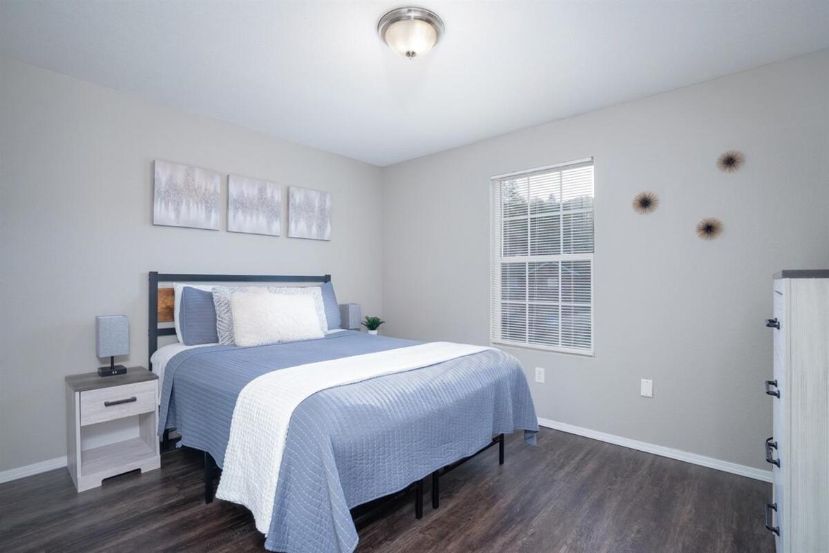 3 Bedroom Vy2903-6, Sleeps 11, Between Strip & Sdc Apartment *