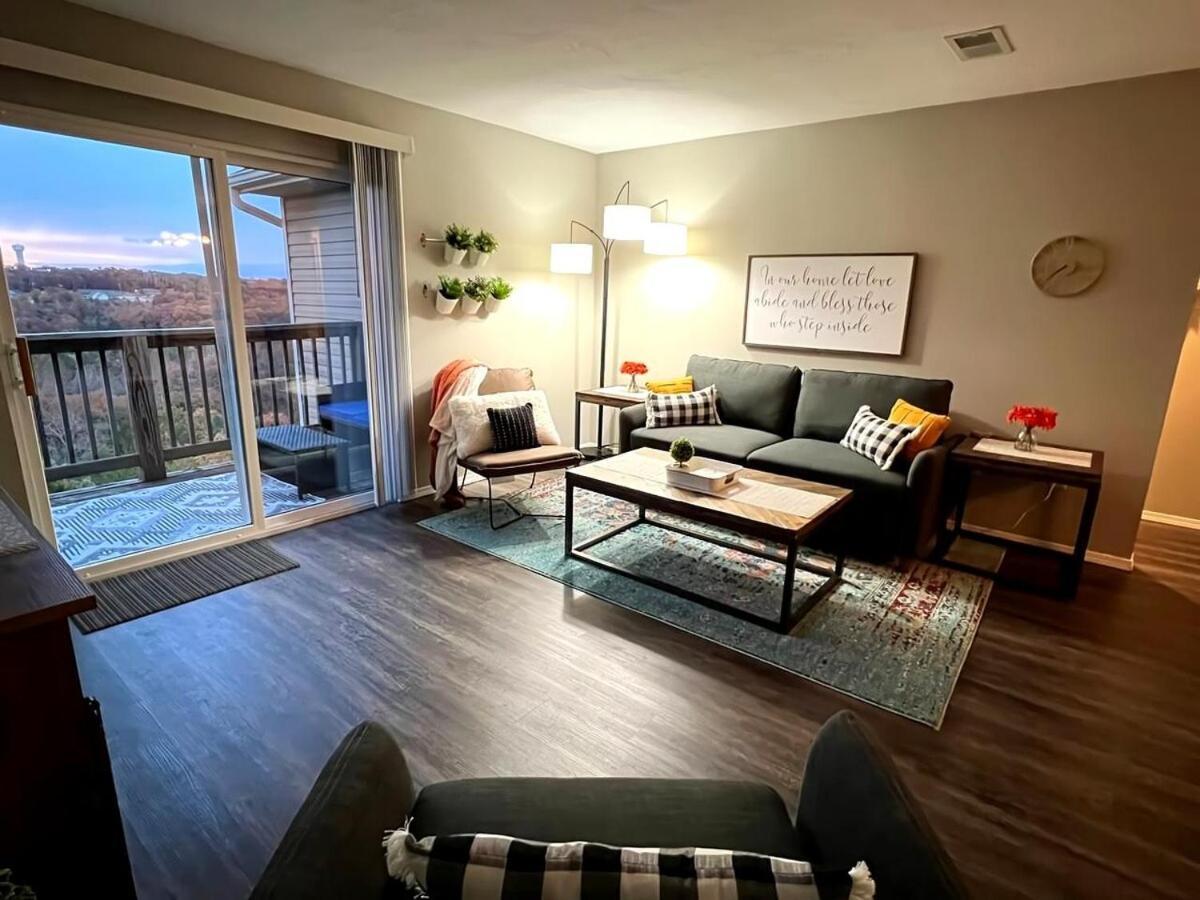 Apartment 3 Bedroom Vy2903-6, Sleeps 11, Between Strip & Sdc *