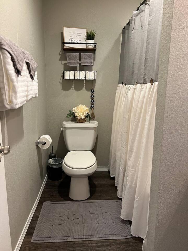 3 Bedroom Vy2903-6, Sleeps 11, Between Strip & Sdc Apartment