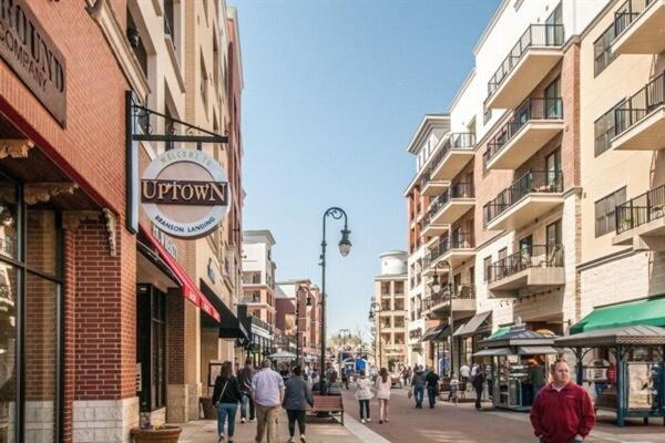 3 Bedroom Vy2903-6, Sleeps 11, Between Strip & Sdc Apartment *