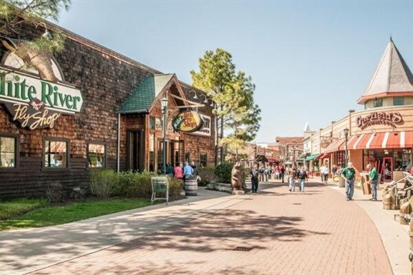 Apartment 3 Bedroom Vy2903-6, Sleeps 11, Between Strip & Sdc Branson