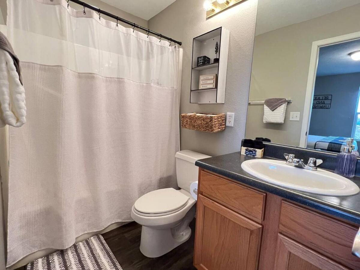 Apartment 3 Bedroom Vy2903-6, Sleeps 11, Between Strip & Sdc