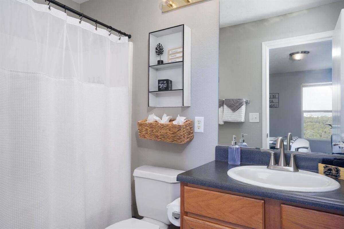 3 Bedroom Vy2903-6, Sleeps 11, Between Strip & Sdc Apartment *