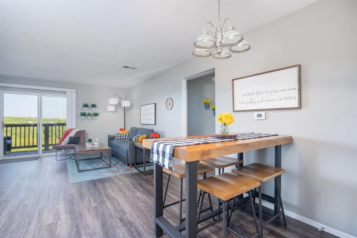 Apartment 3 Bedroom Vy2903-6, Sleeps 11, Between Strip & Sdc Branson