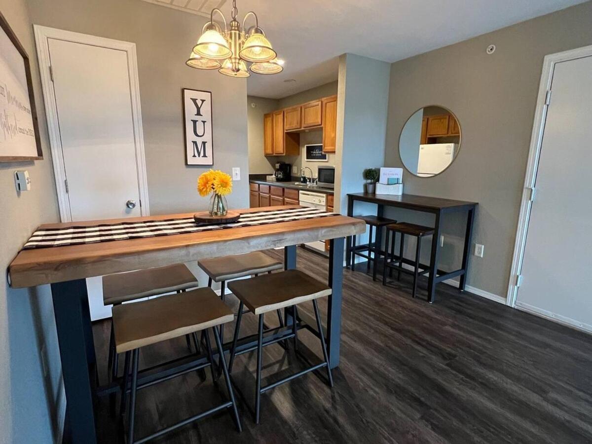 3 Bedroom Vy2903-6, Sleeps 11, Between Strip & Sdc Apartment
