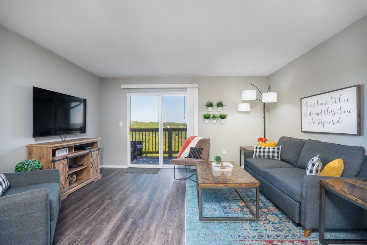 Apartment 3 Bedroom Vy2903-6, Sleeps 11, Between Strip & Sdc Branson