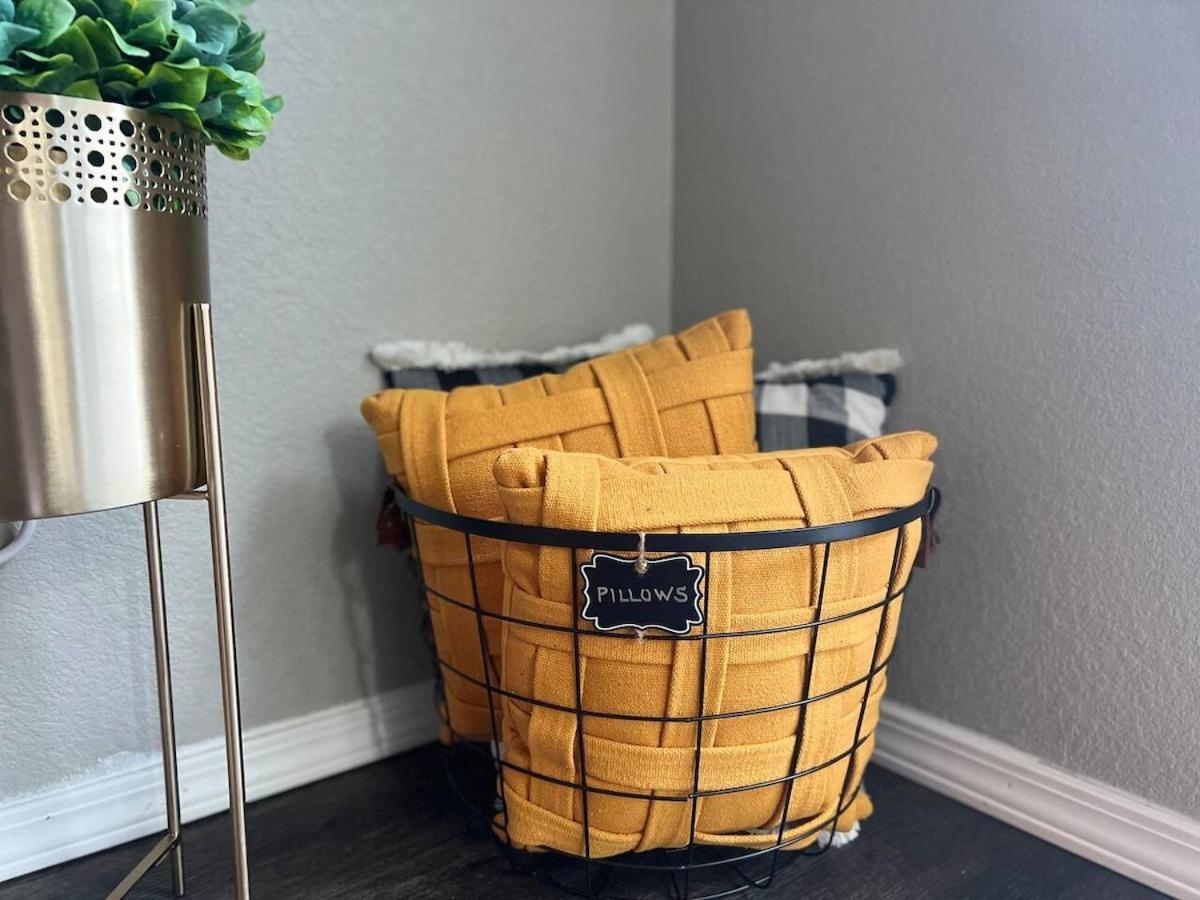 3 Bedroom Vy2901-5, Sleeps 11, Between Strip & Sdc Apartment