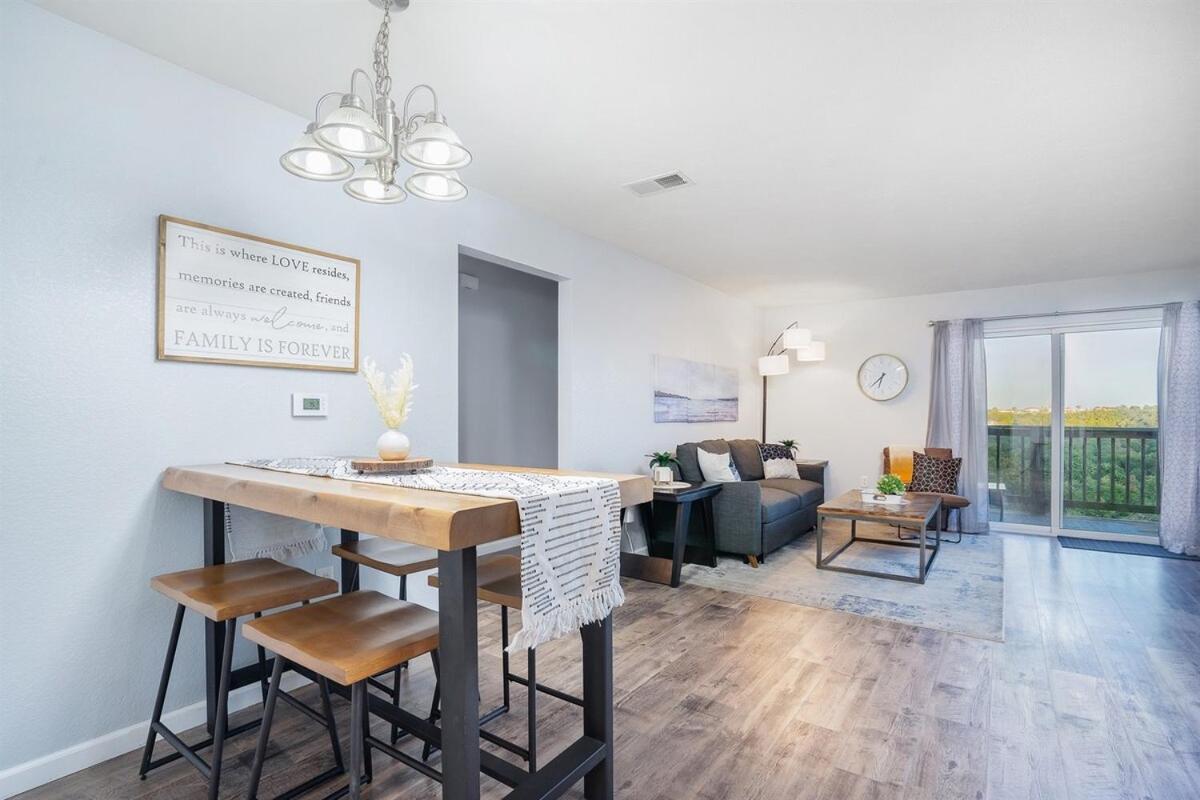3 Bedroom Vy2901-5, Sleeps 11, Between Strip & Sdc Apartment *