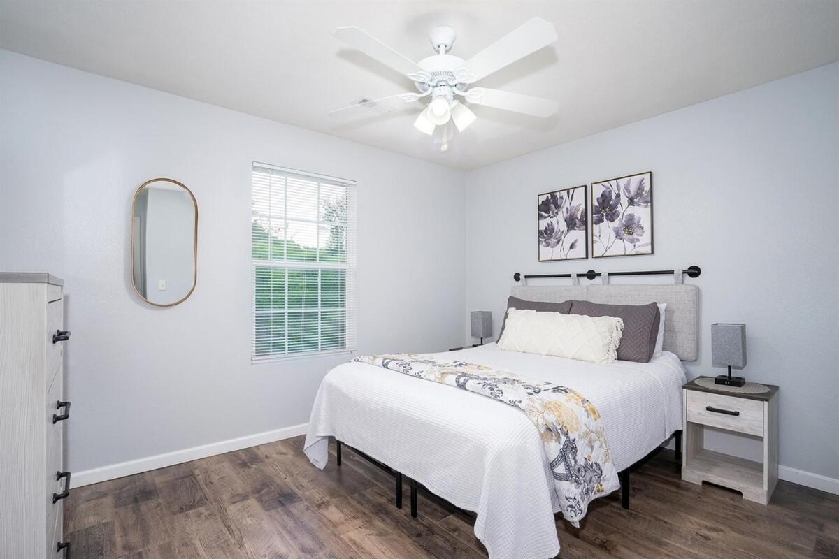 3 Bedroom Vy2901-5, Sleeps 11, Between Strip & Sdc Apartment *
