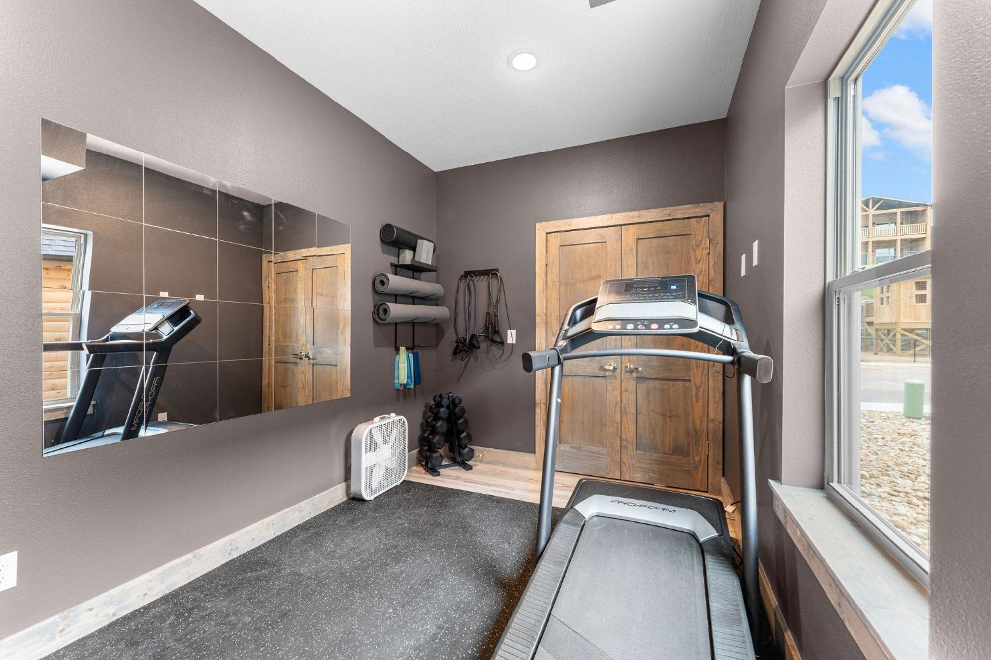 Lakefront Haven With Hot Tub And Gym