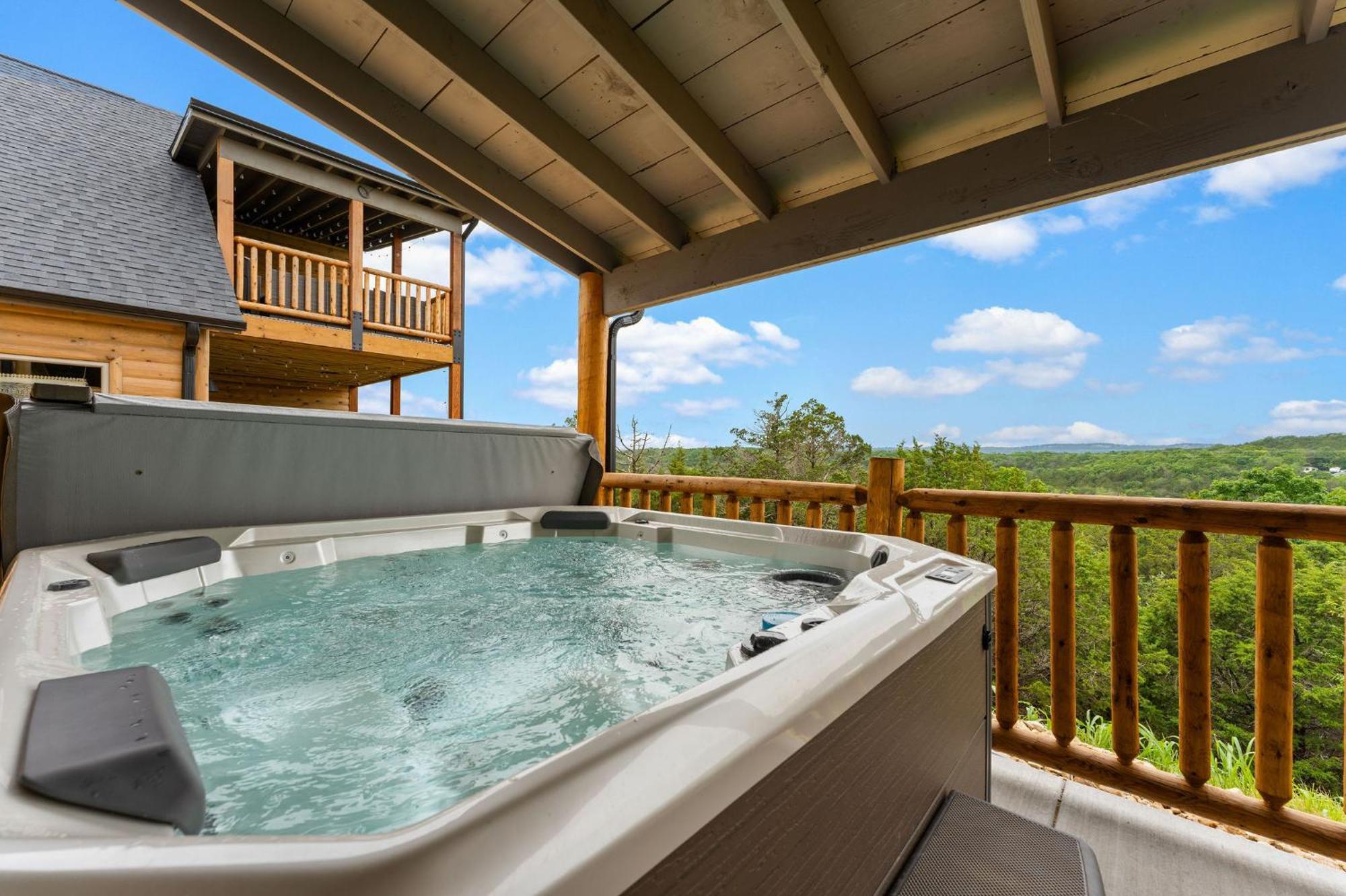 Lakefront Haven With Hot Tub And Gym Holiday home Branson