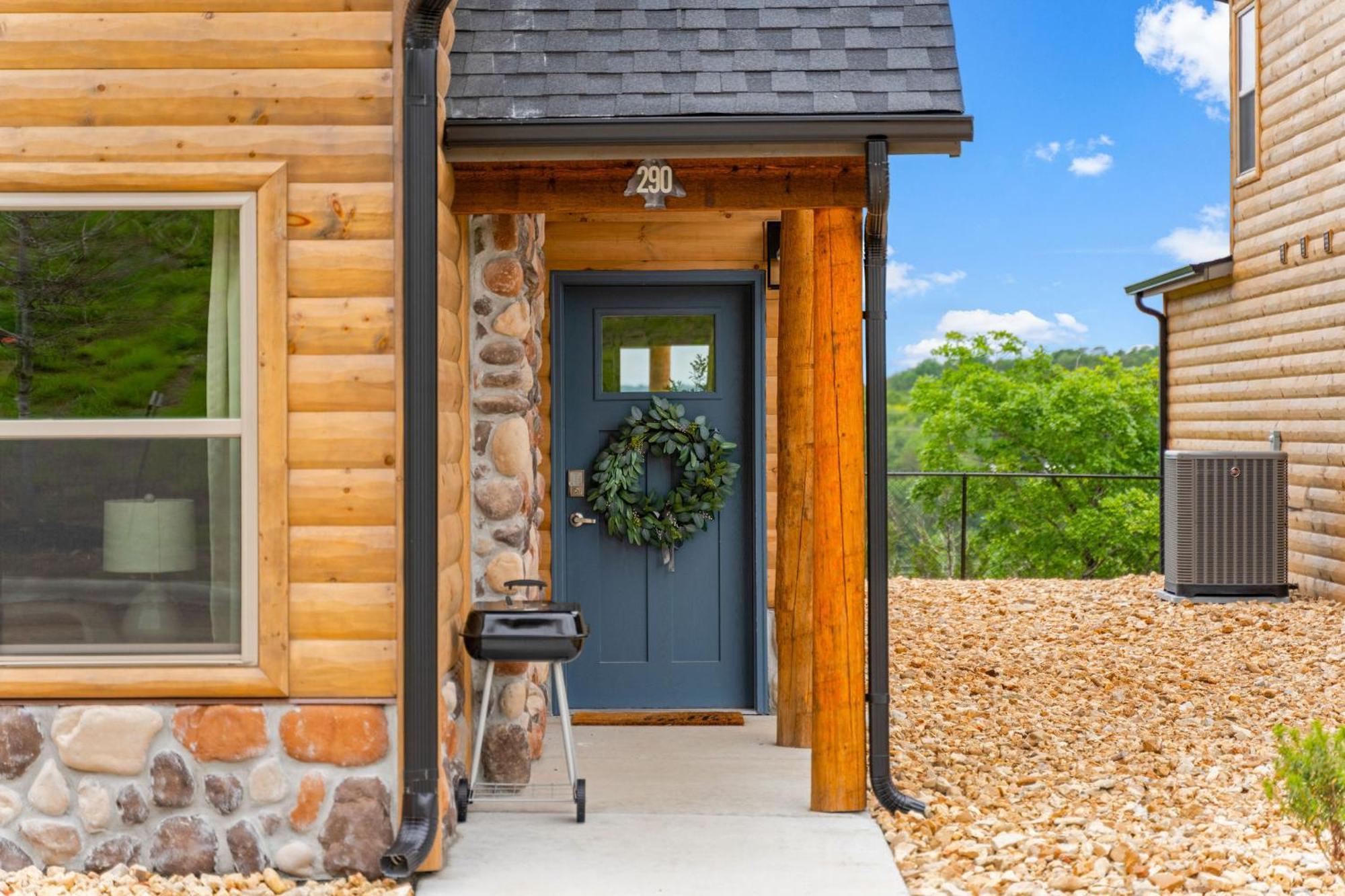 Holiday home Lakefront Haven With Hot Tub And Gym *