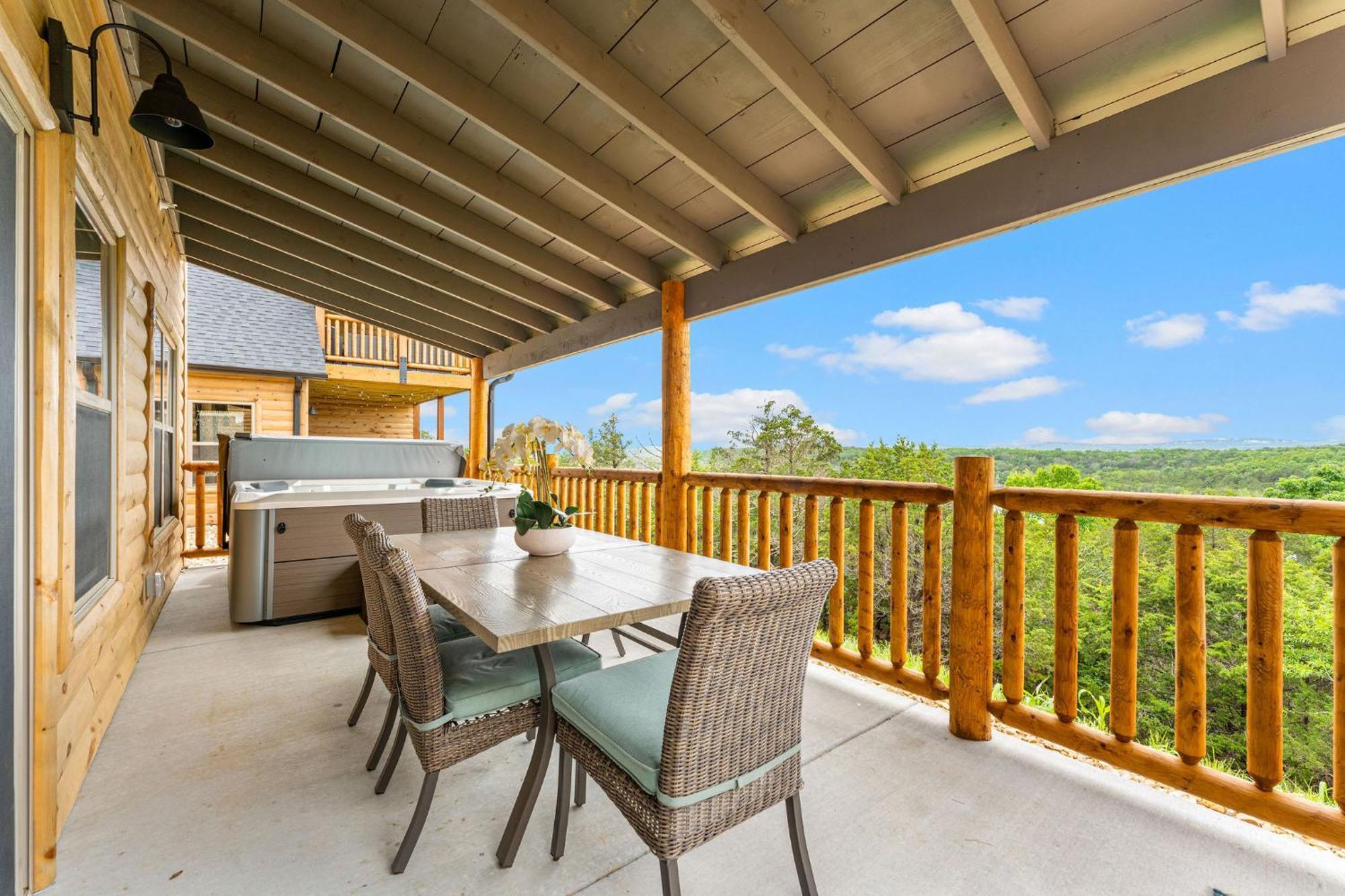 Lakefront Haven With Hot Tub And Gym