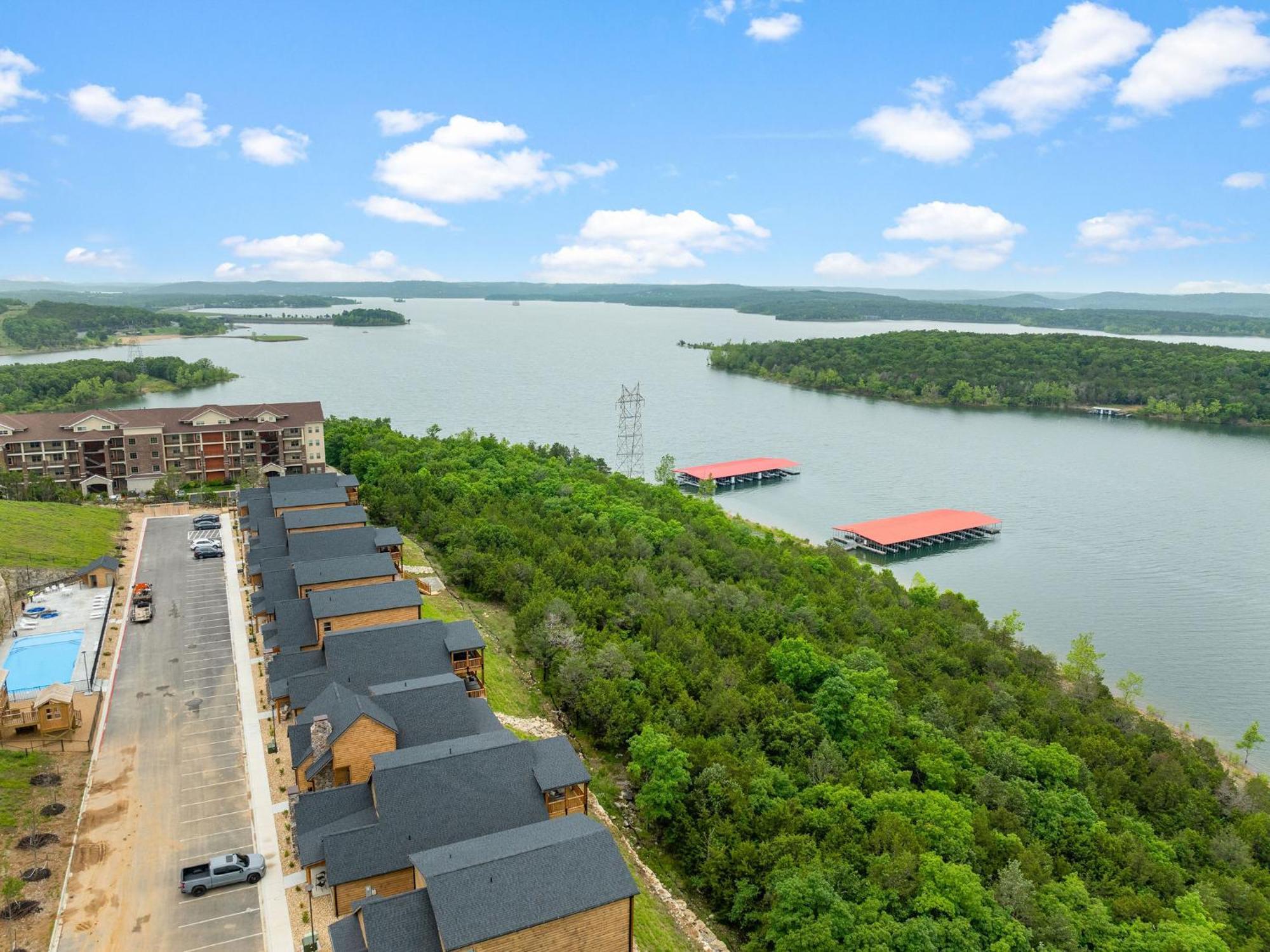 Lakefront Haven With Hot Tub And Gym *