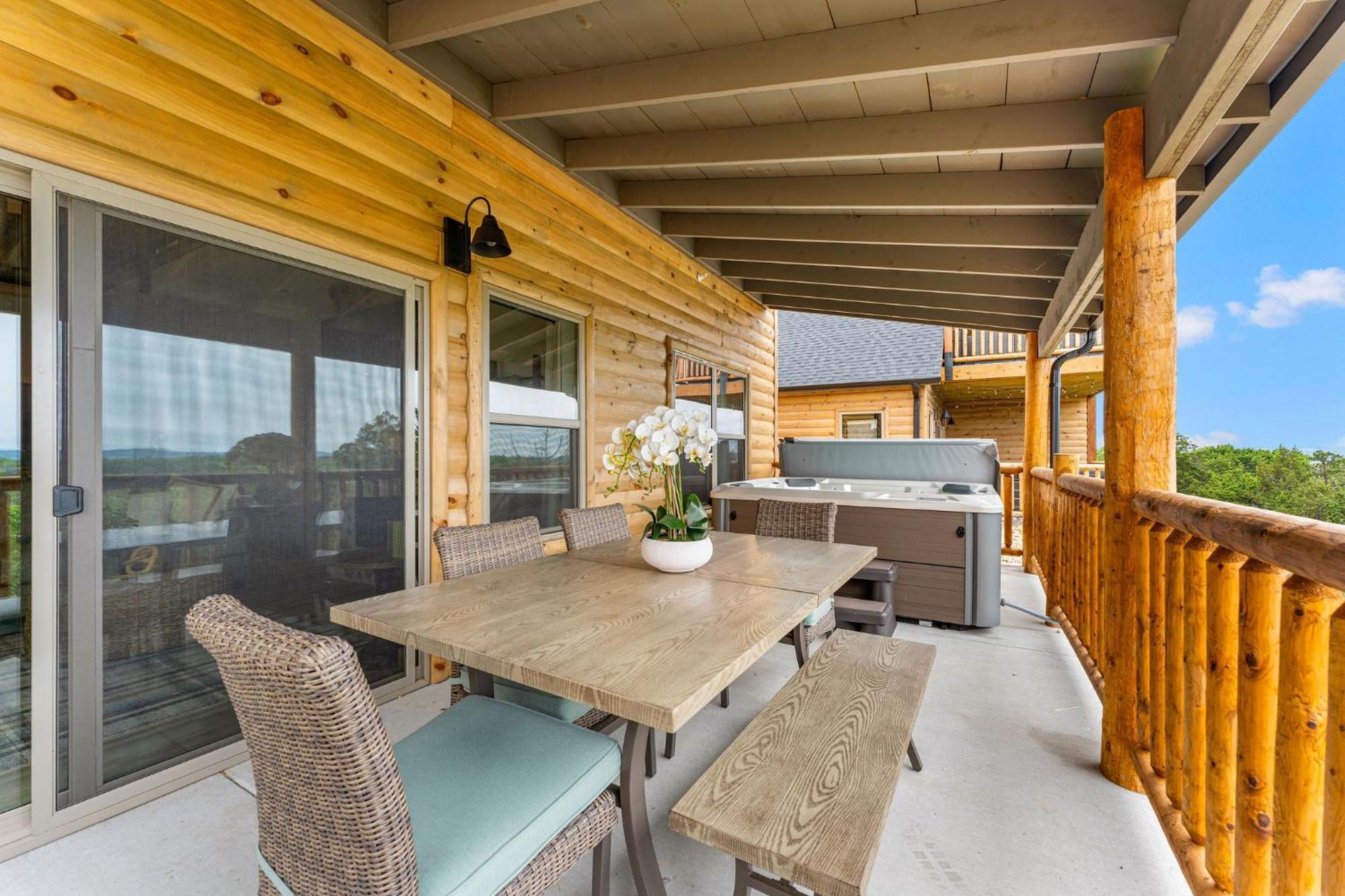 Lakefront Haven With Hot Tub And Gym