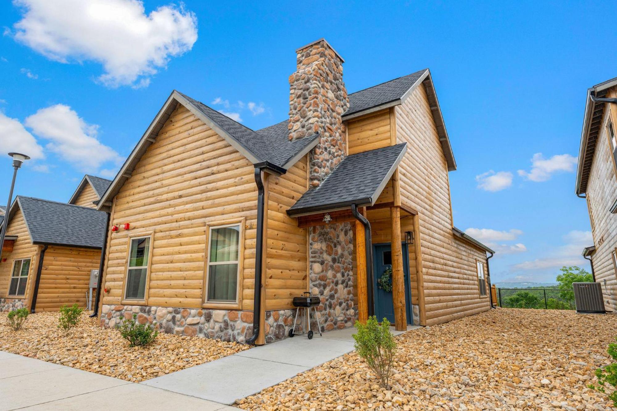 Holiday home Lakefront Haven With Hot Tub And Gym